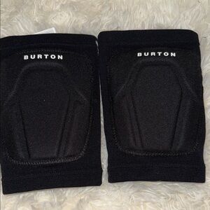 Burton adult Black Knee Pads​ - like new! Size small